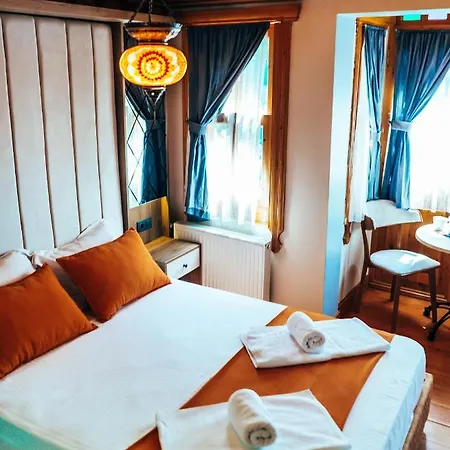 Astra Boutique Hotel *